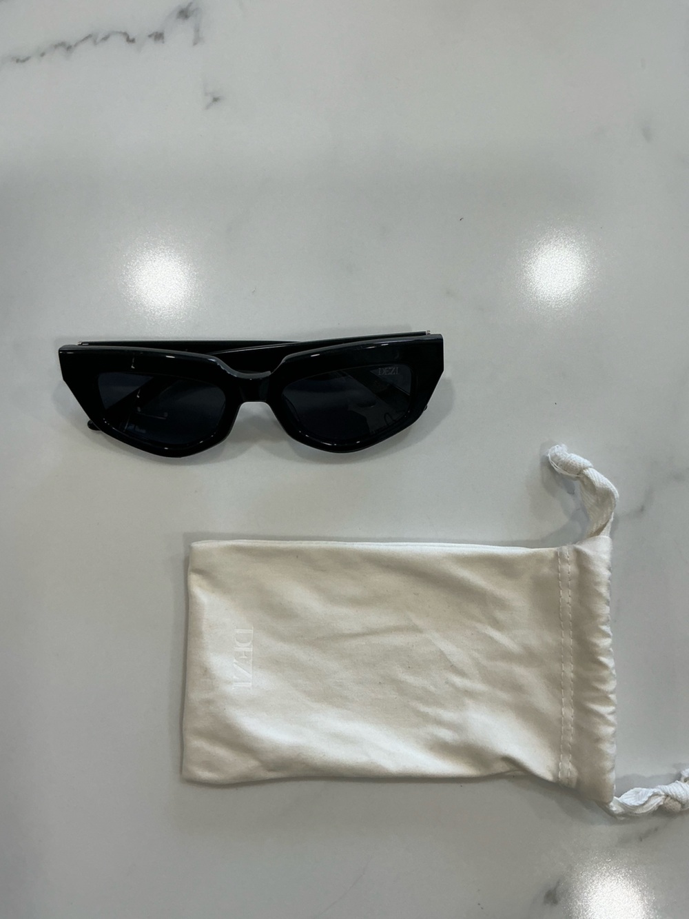 DEZI On Read Black Sunglasses